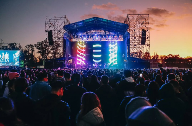 El Hipódromo fue pura música con el regreso del Festival Bandera