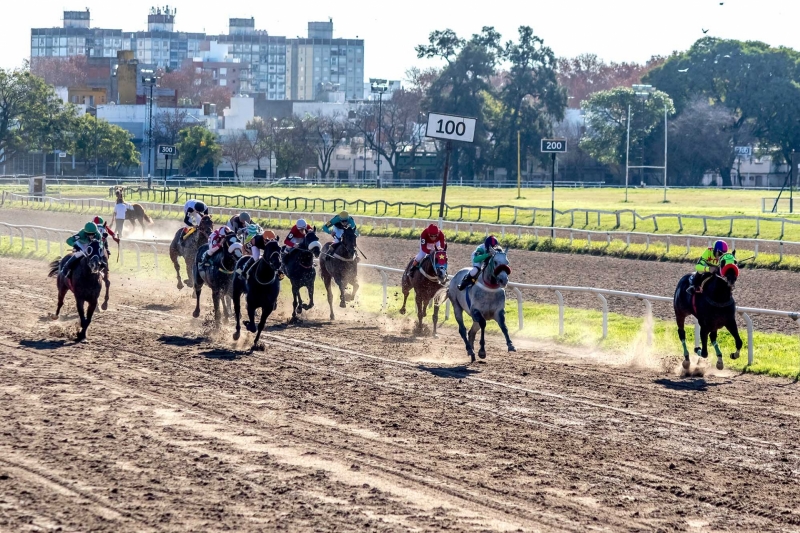 La Jocketa Schneider resalt贸 en una concurrida jornada