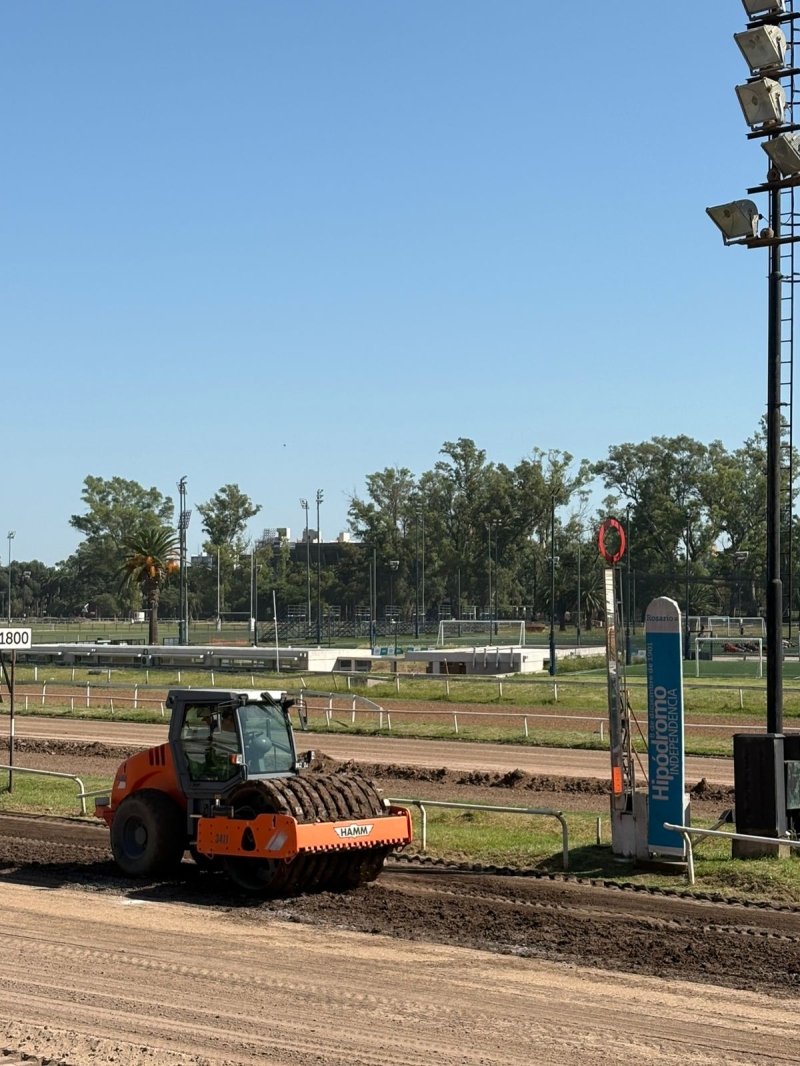 El Hip&oacute;dromo avanza con mejoras en la pista central de cara a la temporada 2026