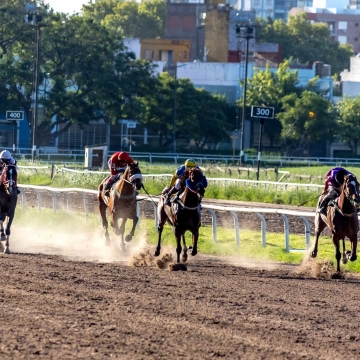 Espectacular tarde de carreras en el Hipódromo de Rosario